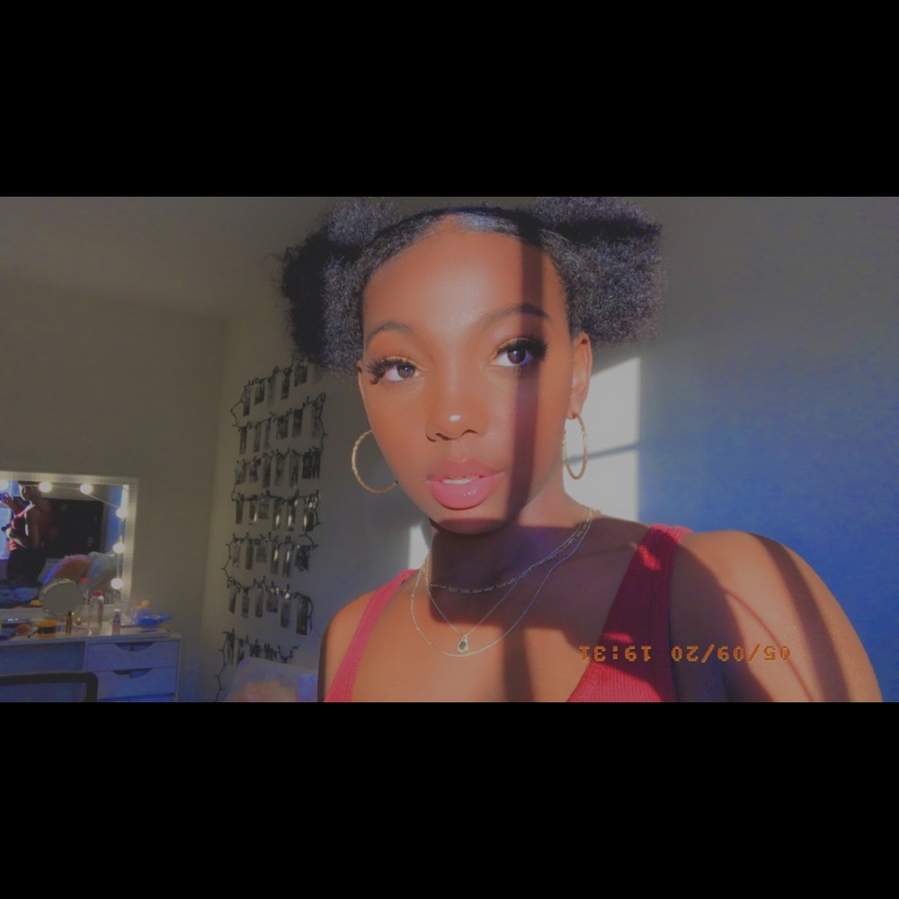 Meet your Posher, Mya